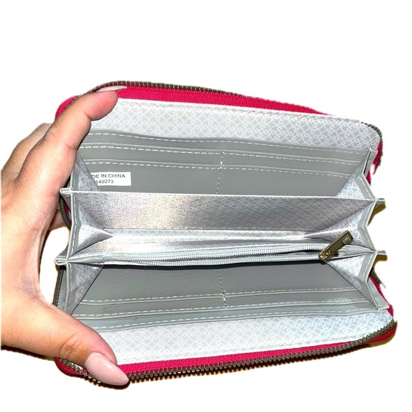 DAISY FUENTES Quilted Zip Around Long Wallet Fuchsia Pink Faux Leather, NWOT - Picture 2 of 10